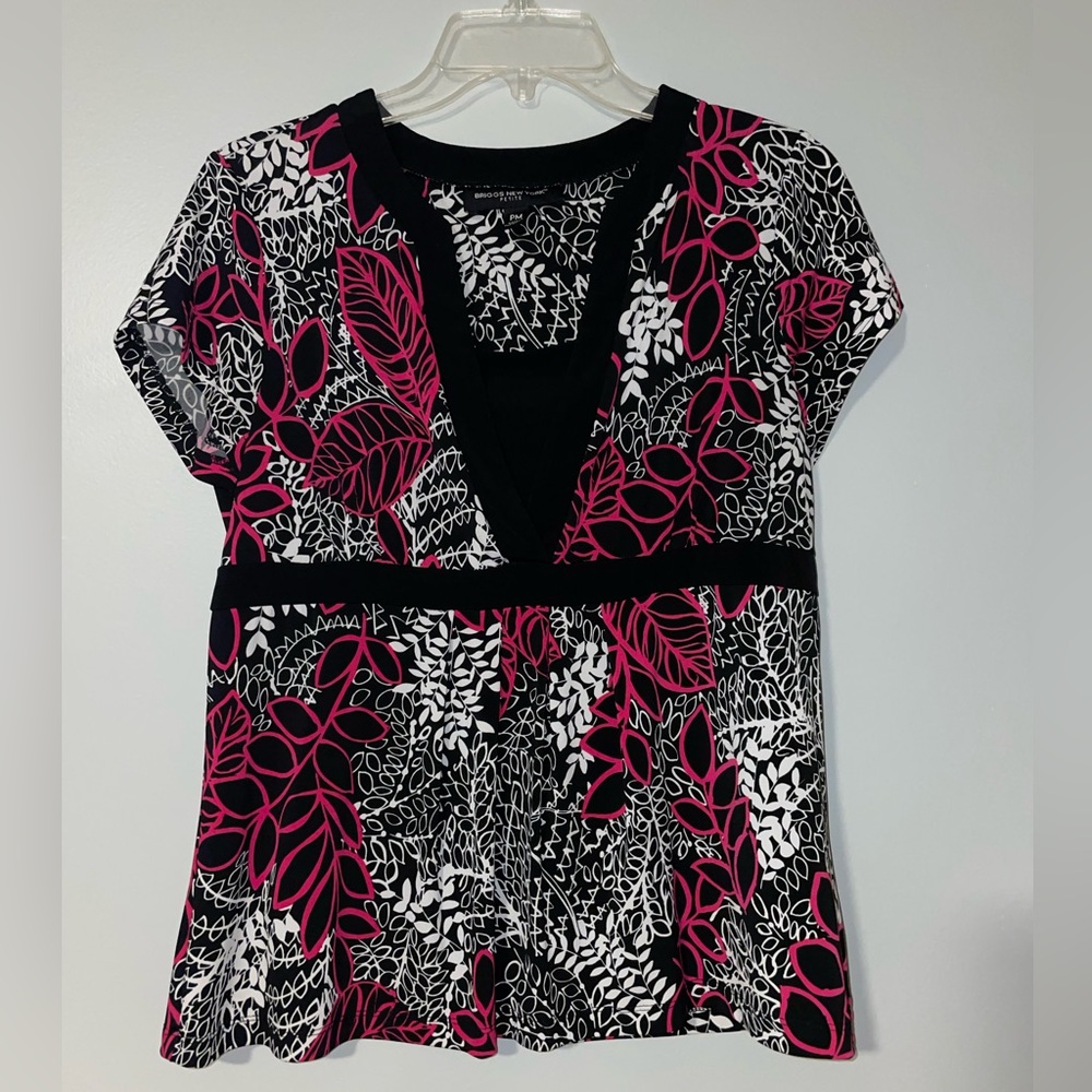 💞Women's Black and Pink Leaf Print Top